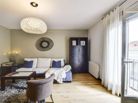 Piso en calle del Olmo 15 - Foto 1