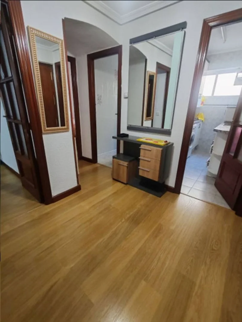 Piso en calle de Bustamante, 33