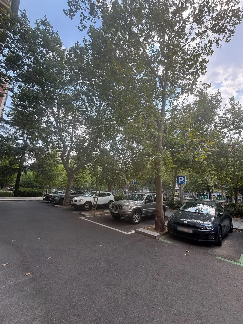 Piso en avenida del General Perón, 7