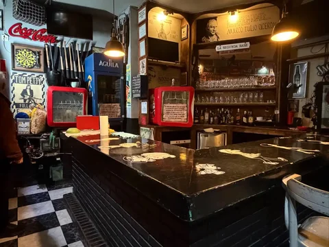 Local comercial en  Calle de Mauricio Legendre 3 - Foto 1