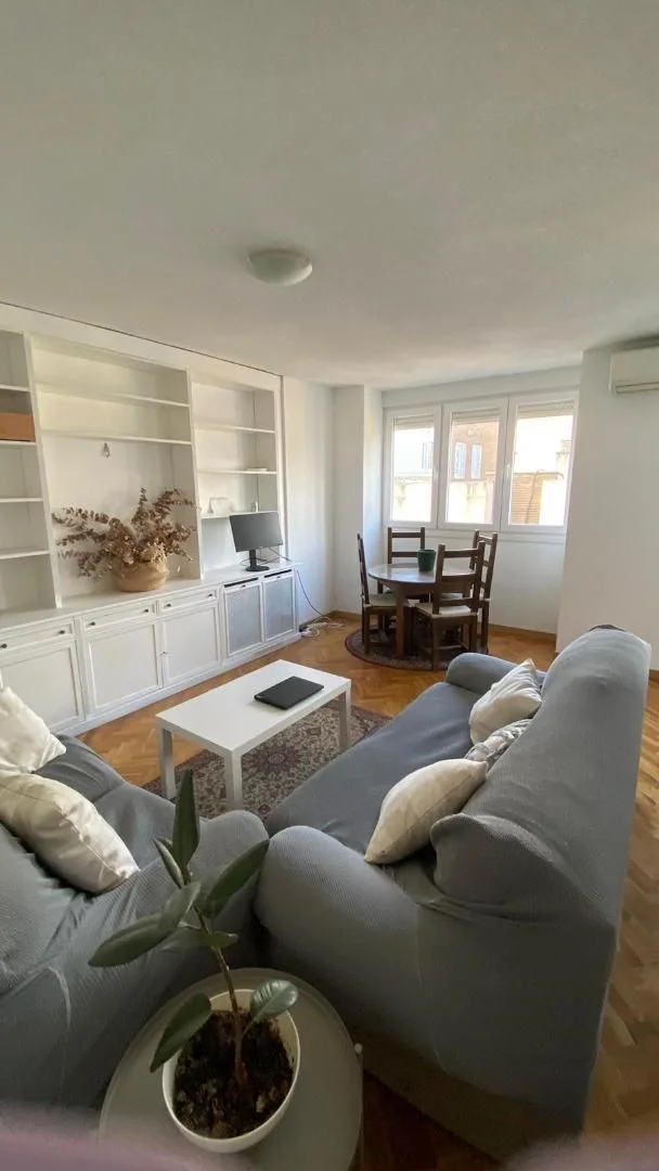 Piso en  Calle de la Infanta María Teresa 18