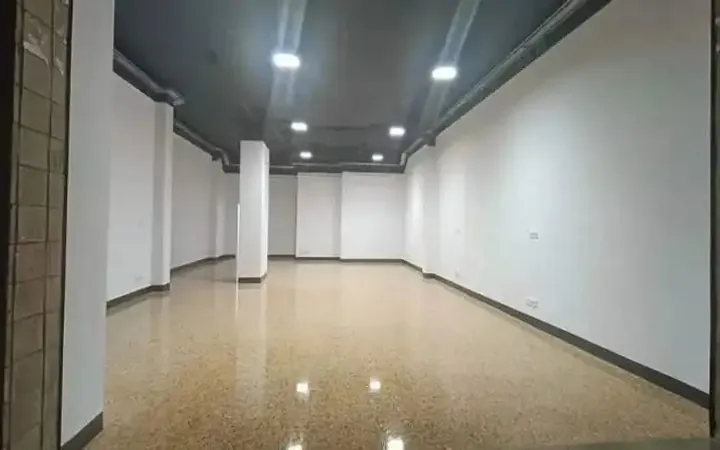 Local comercial en  Carrer del Concili de Trento - Foto 1