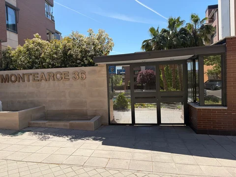 Piso en avenida del Monasterio de Silos, 36 - Foto 1