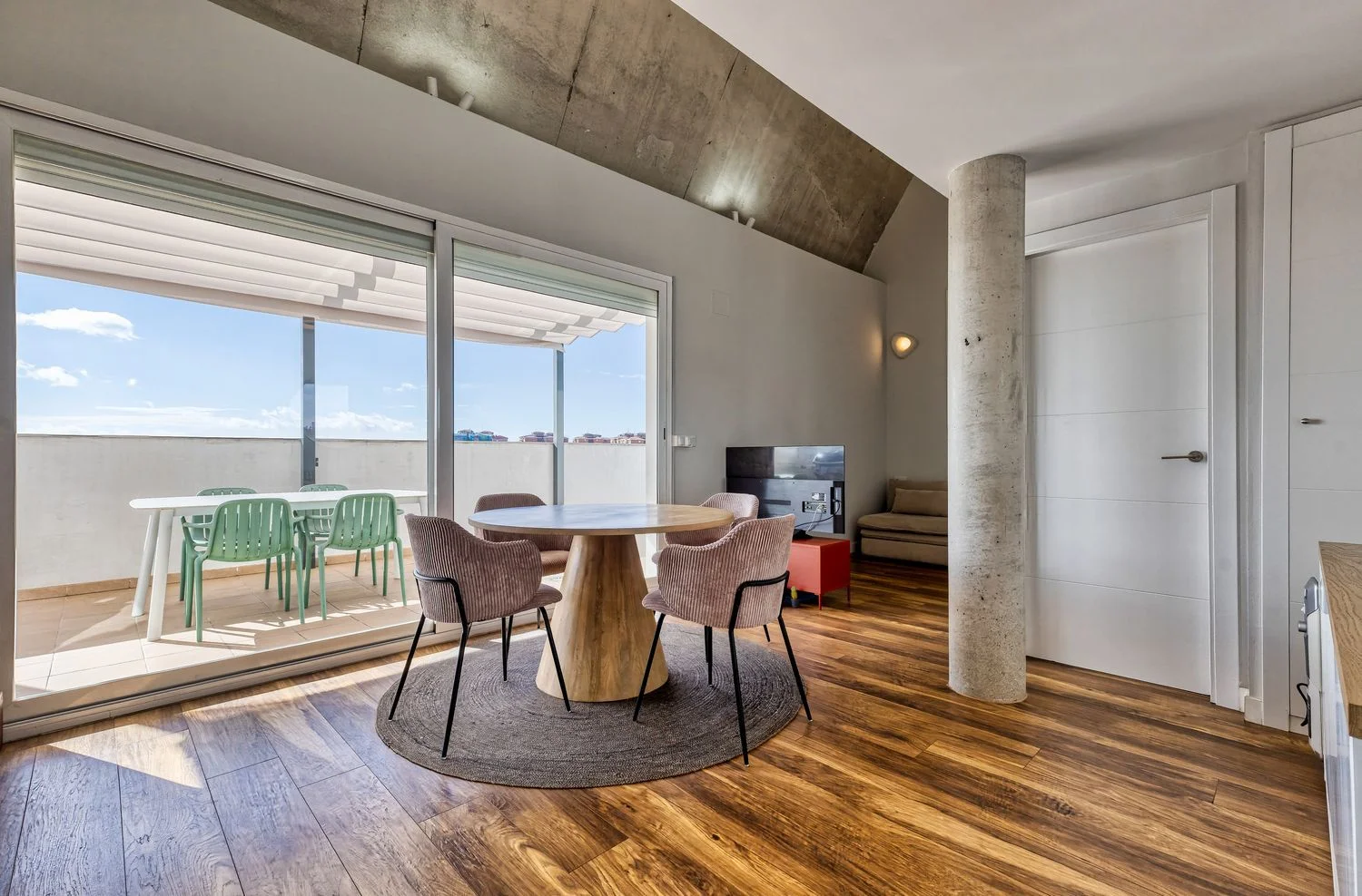 Ático en Barrio Rosas - Foto 2