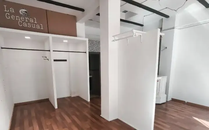 Local comercial en  Carrer d'Argullós 86 - Foto 1