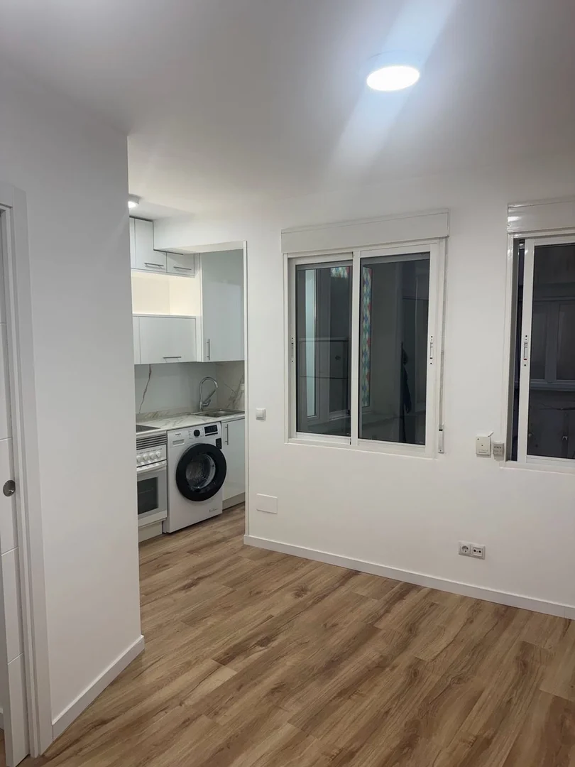 Estudio en calle de Valencia, 13 - Foto 9