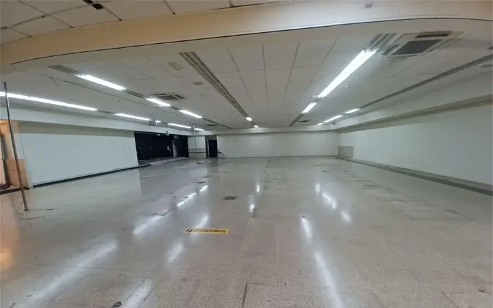 Local comercial en  Calle de la Hermandad - Foto 2