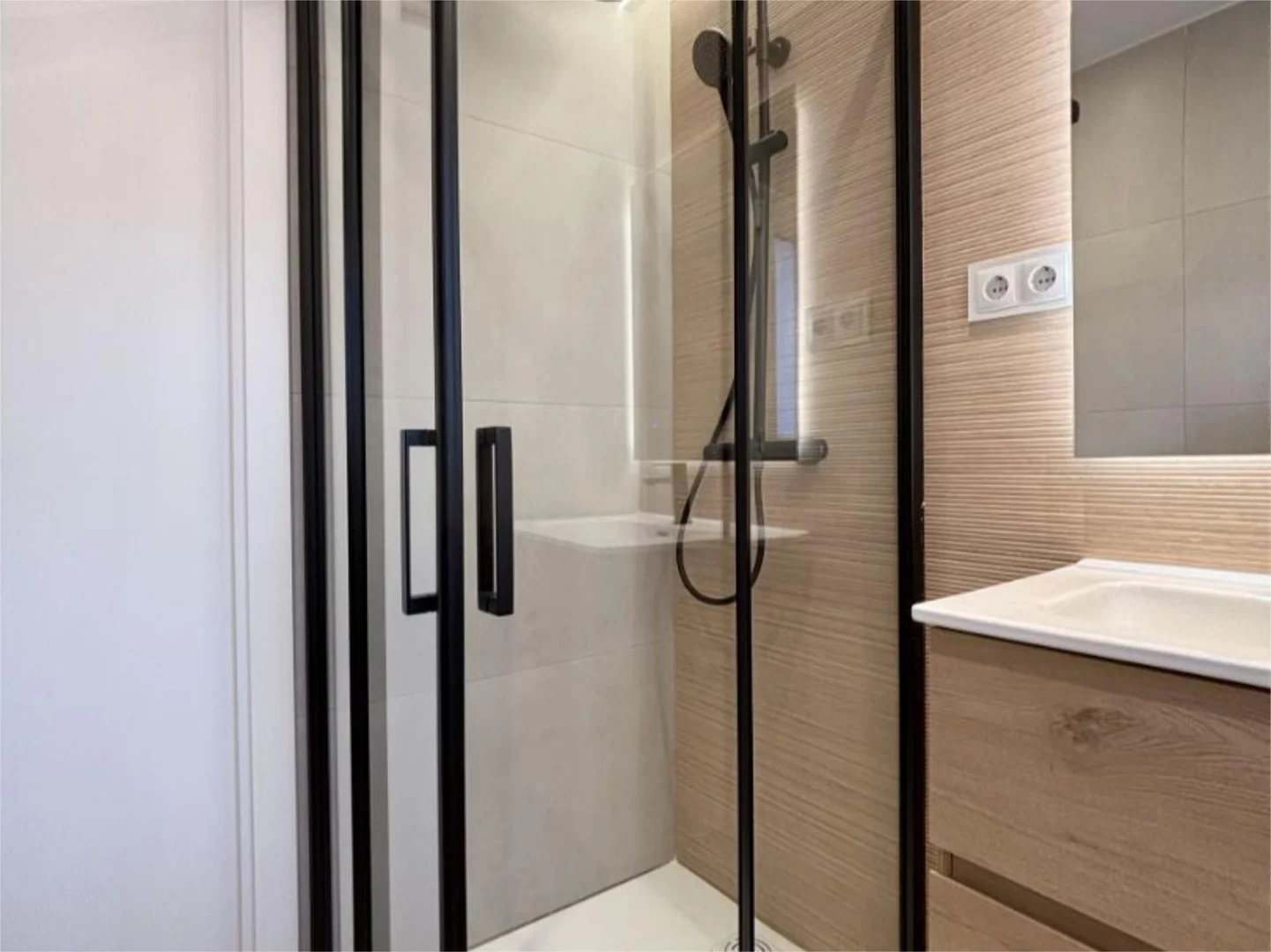 Piso en  Calle de San Leopoldo 10 - Foto 6