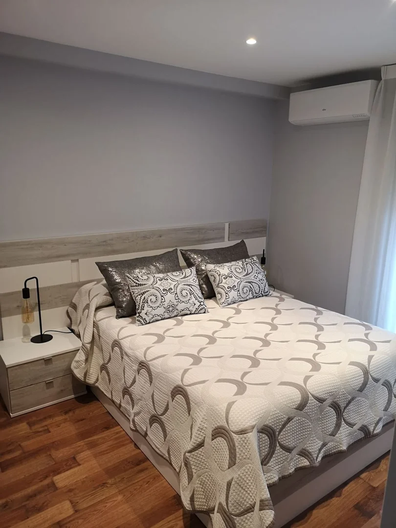 Piso en calle de Eugenia de Montijo, 100 - Foto 3