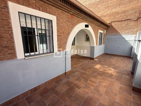 Chalet adosado en Calle de Luis Claudio - Foto 1