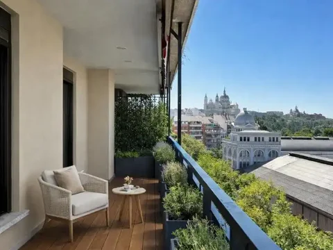 Piso en  Paseo del Rey 24 - Foto 1