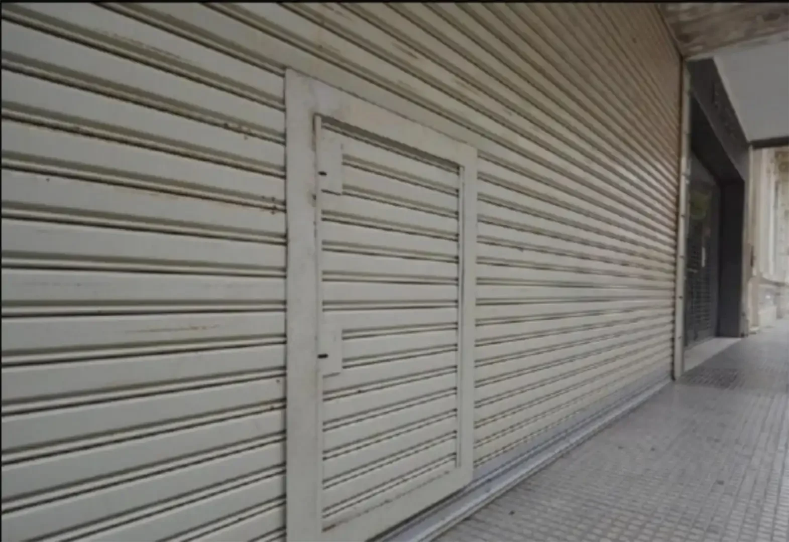Local comercial en  Calle Vicenta Villegas 32 - Foto 2