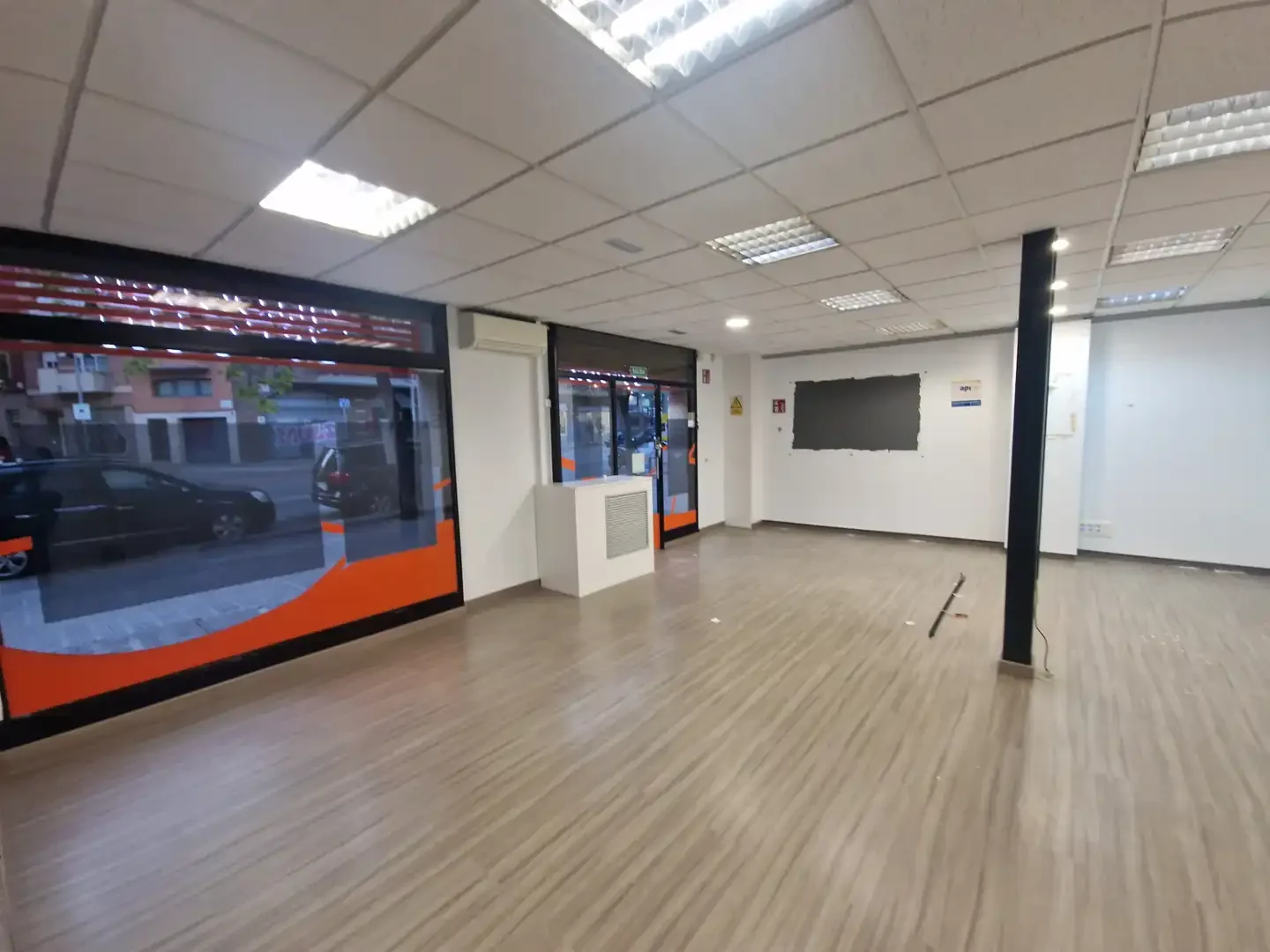 Local comercial en  Carrer de Felip II 158 - Foto 2