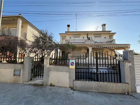 Chalet adosado en avenida Espanya, 325 - Foto 1