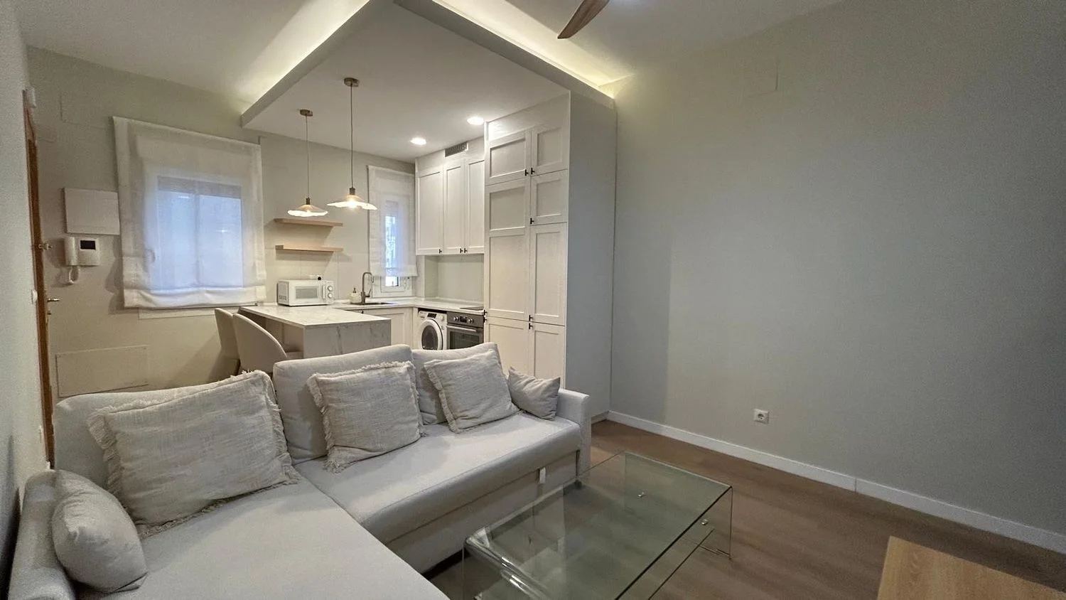 Piso en calle de María de Guzmán, 30 - Foto 2