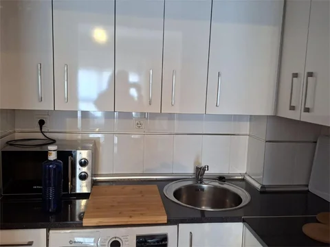 Estudio en  Calle de Sor Ángela de la Cruz 43 - Foto 2