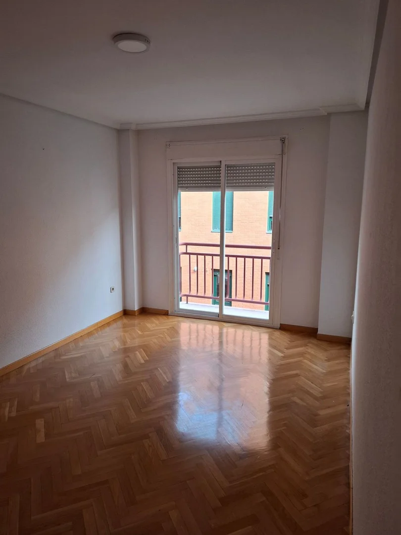 Piso en calle de Molina, 25