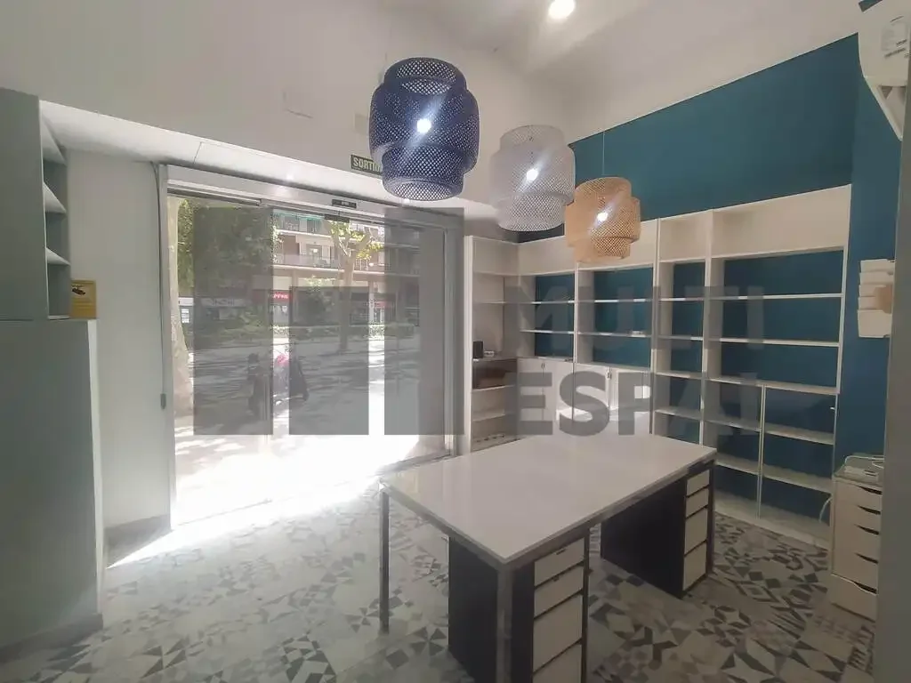 Local comercial en  Carrer de Còrsega - Foto 2