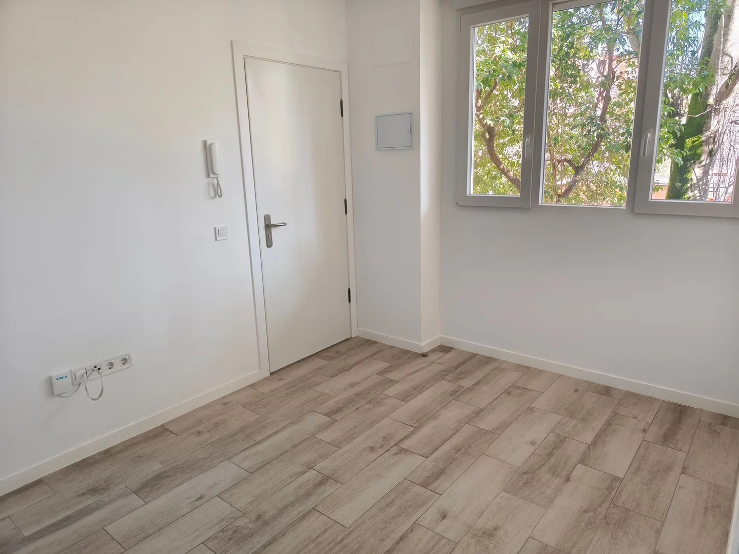 Estudio en calle del Parque Eugenia de Montijo, 6