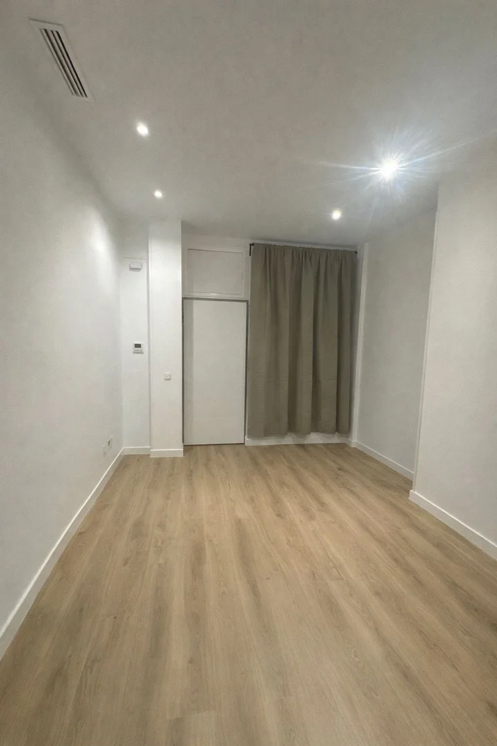 Piso en calle de Valmojado, 100