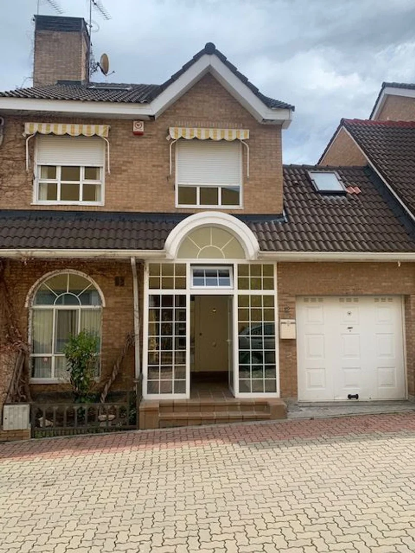 Chalet adosado en calle del Arquitecto Rafael Leoz, 12 - Foto 2