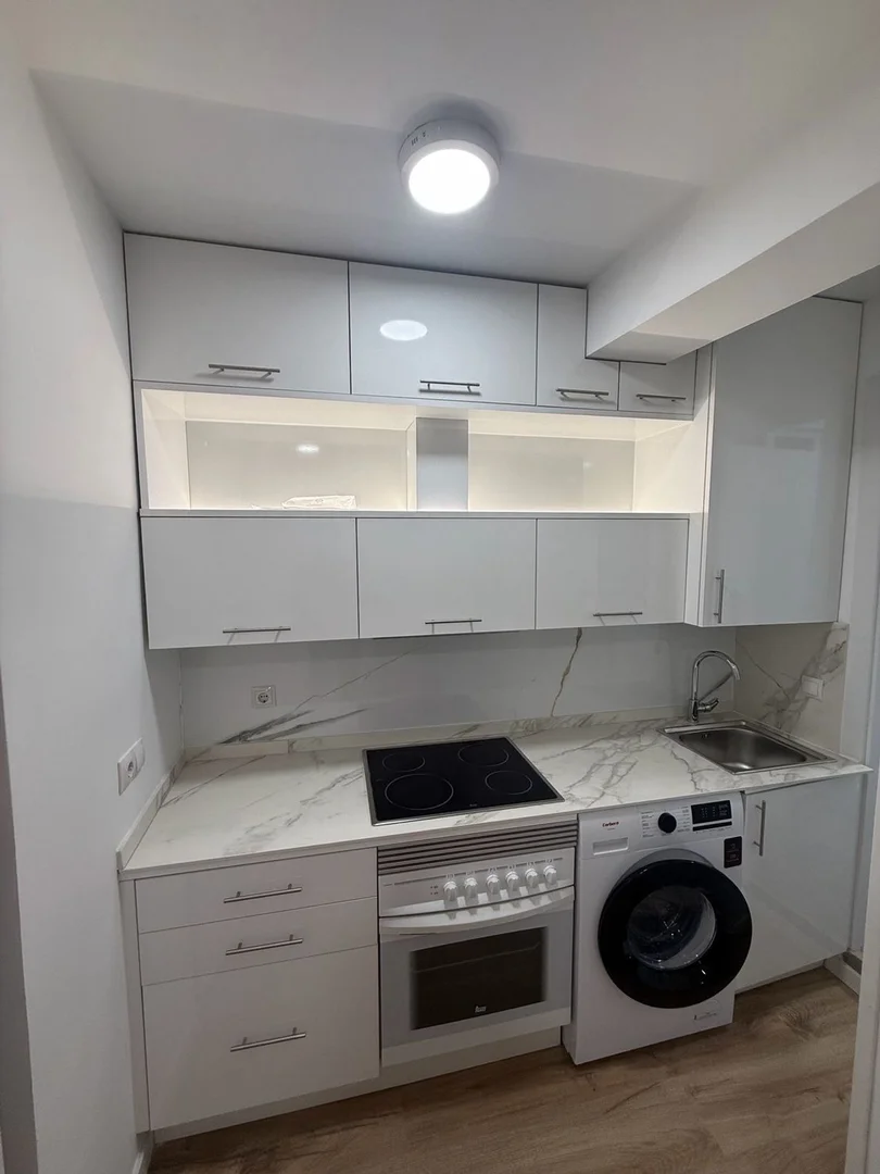 Estudio en calle de Valencia, 13 - Foto 1