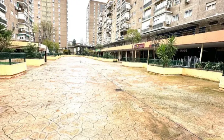Local comercial en  Avenida de Moratalaz 175 - Foto 1