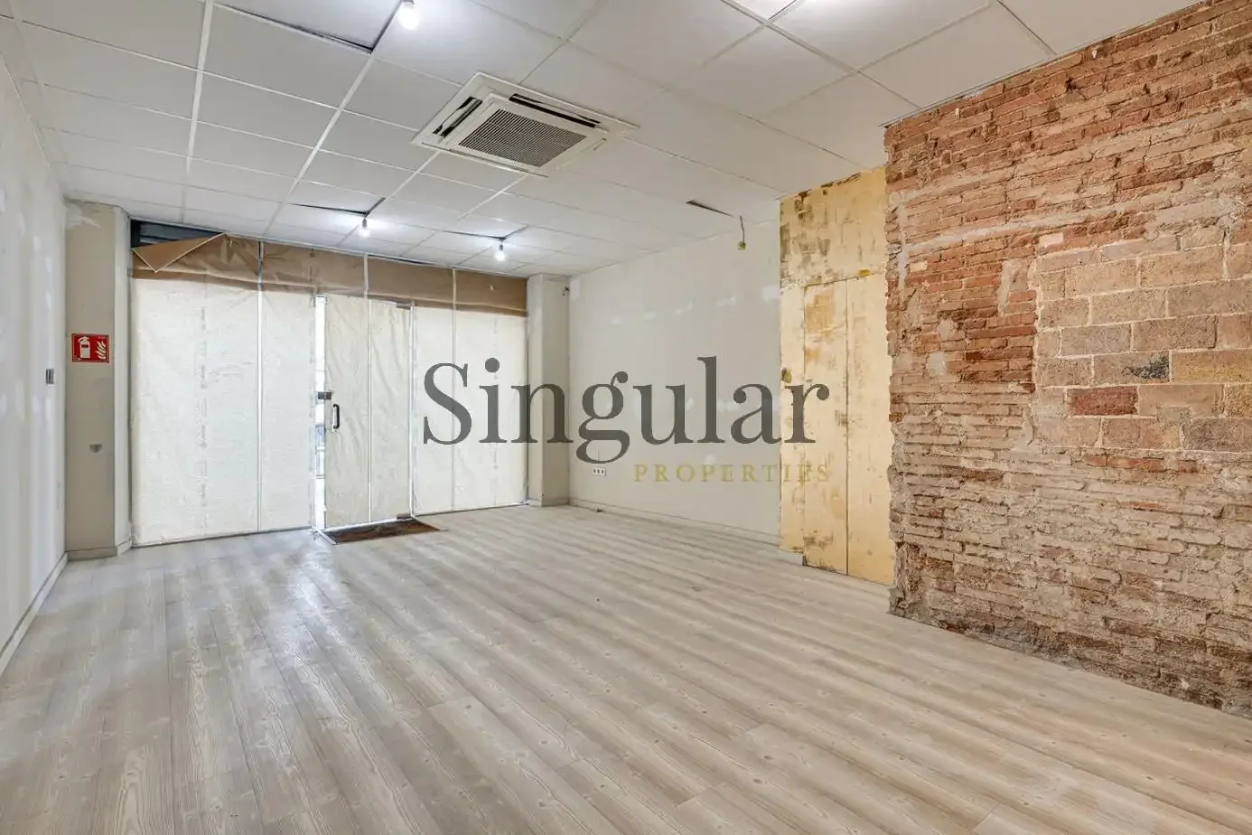 Local comercial en  Carrer de la Creu Coberta - Foto 2