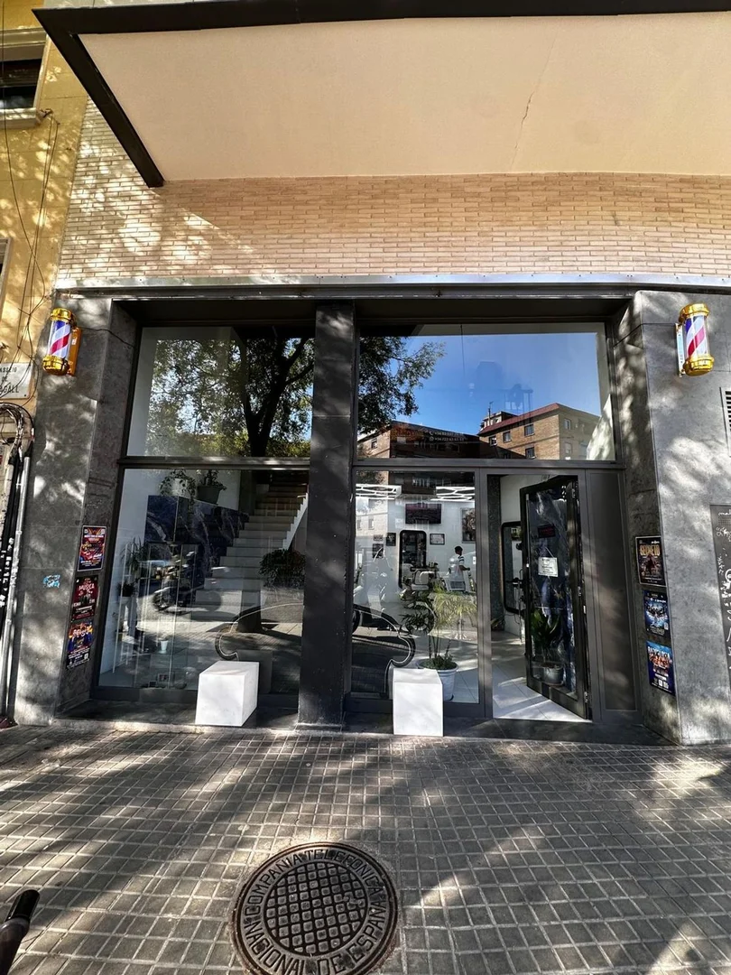 Local en Paseo Maragall, 217 - Foto 2