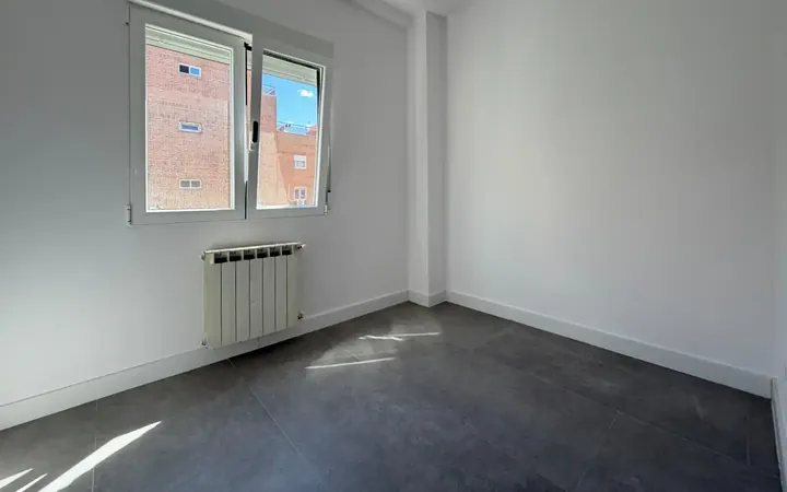 Piso en  Calle VALDESANGIL - Foto 11