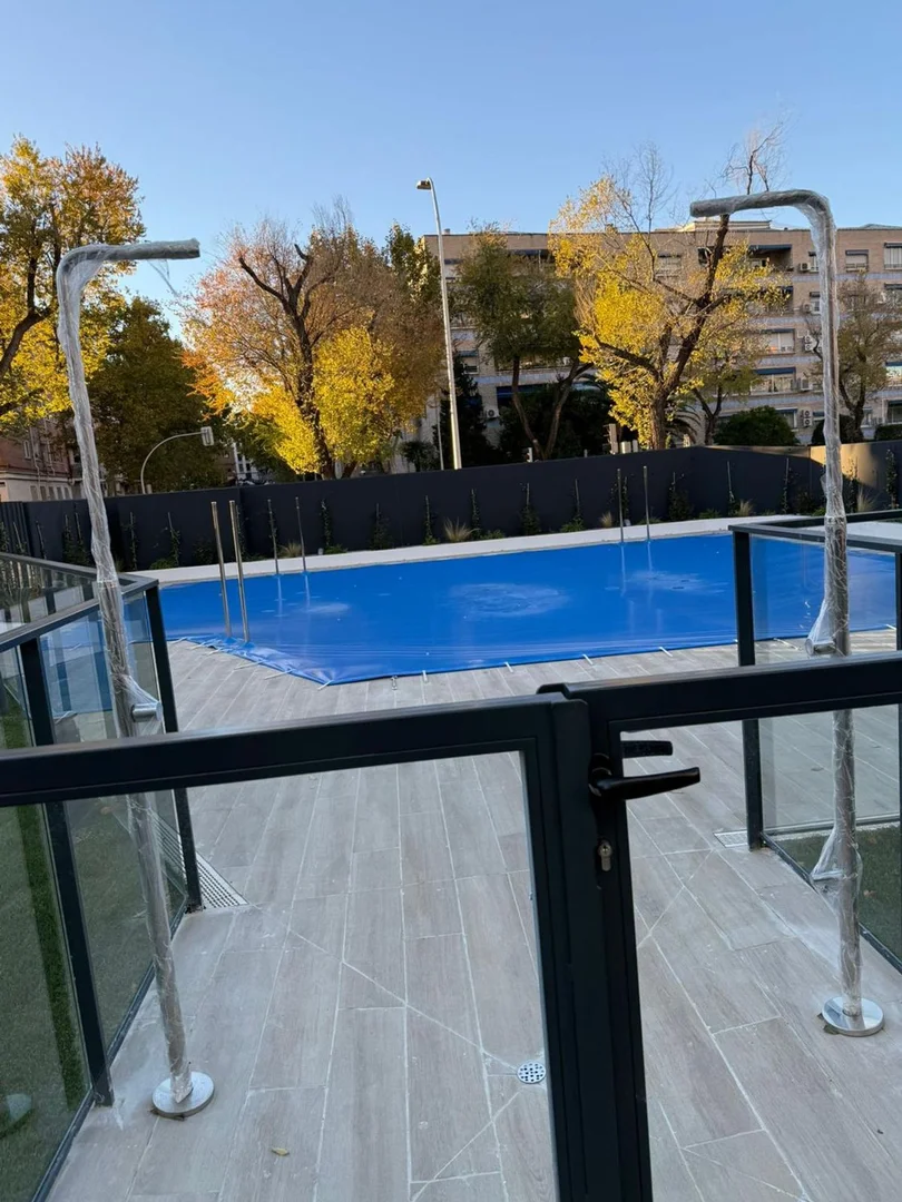 Estudio en calle de Juan Esplandiú, 21