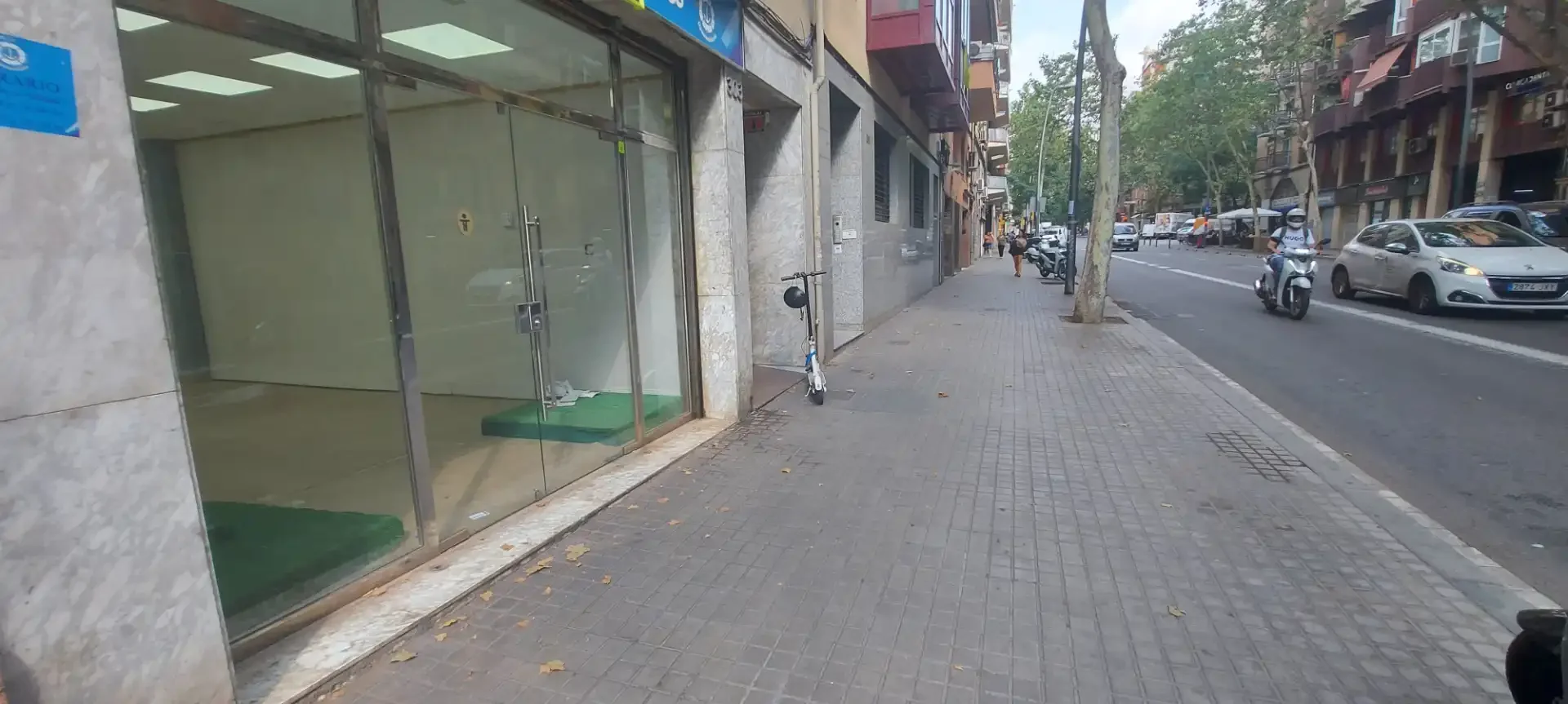 Local comercial en  Carrer de las Navas de Tolosa 303 - Foto 4