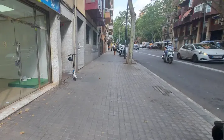 Local comercial en  Carrer de las Navas de Tolosa 303 - Foto 4