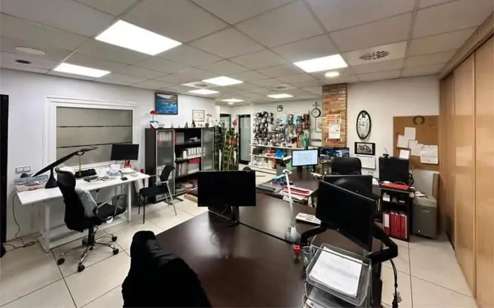 Local comercial en  Carrer C 3 - Foto 9