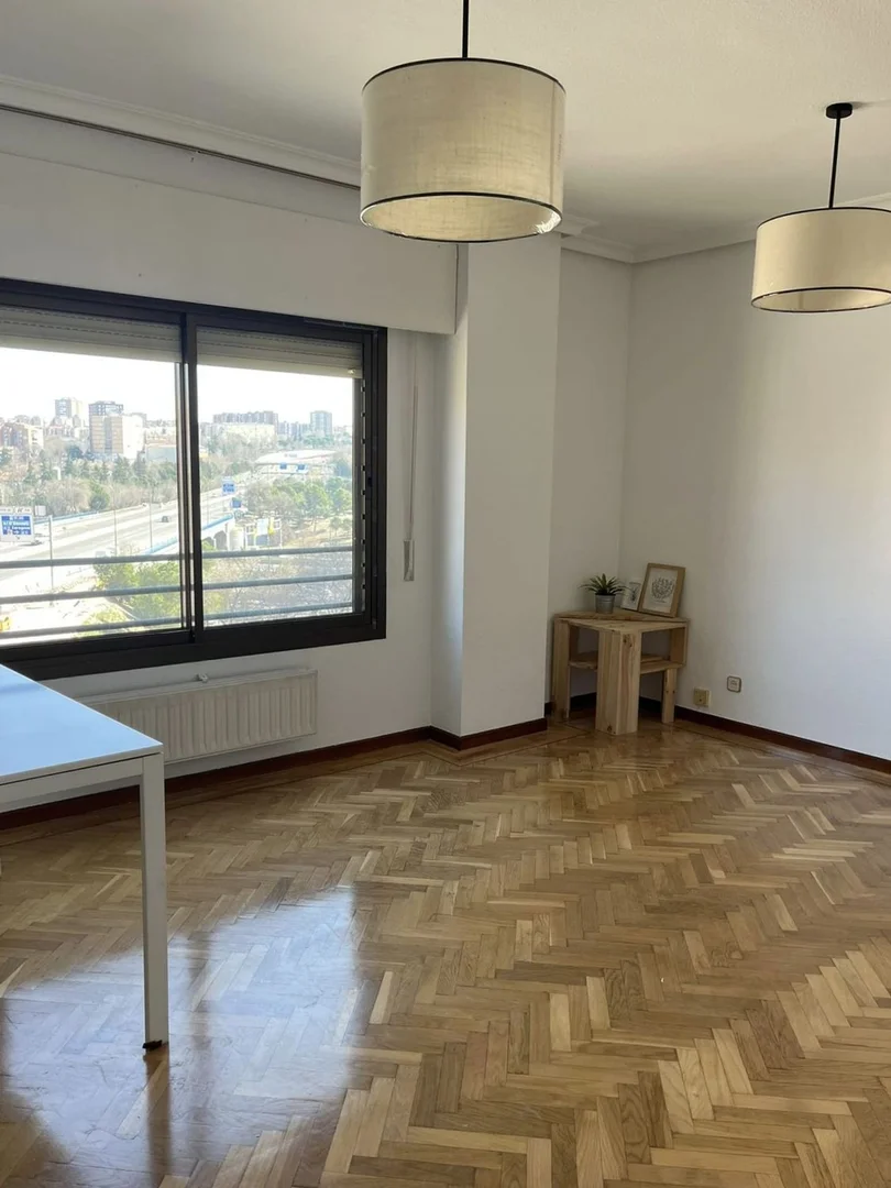 Piso en calle de Federico Moreno Torroba, 1 - Foto 1