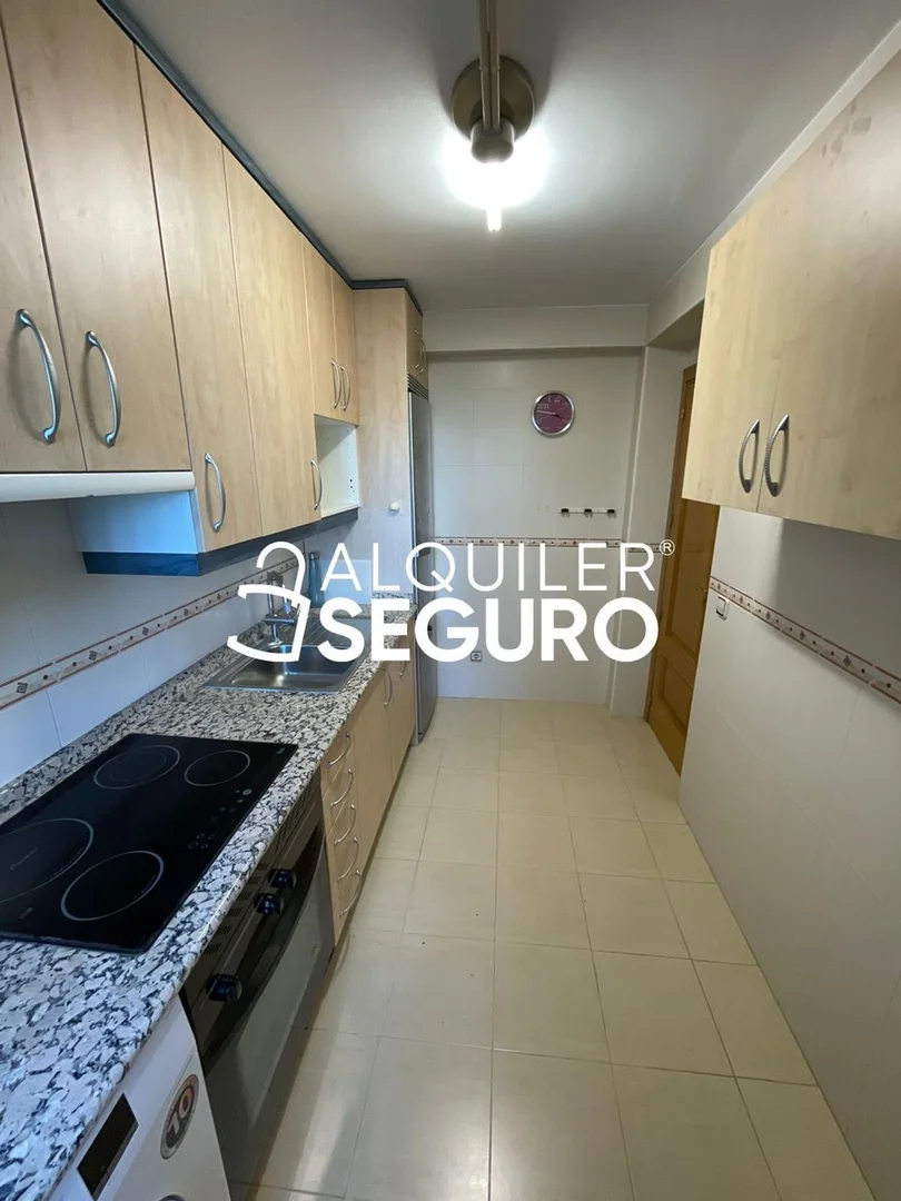 Piso en Calle de Eugenia de Montijo - Foto 7