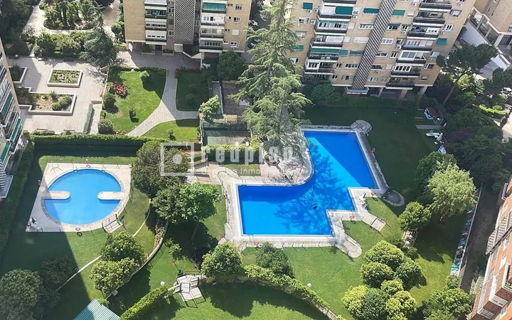 Piso en Calle de Caleruega - Foto 2
