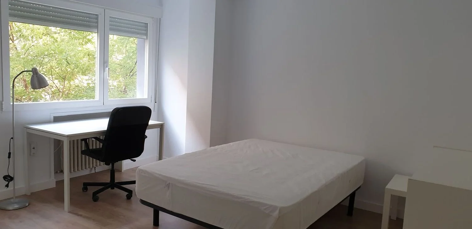 Piso en calle de Guzmán el Bueno, 104 - Foto 5