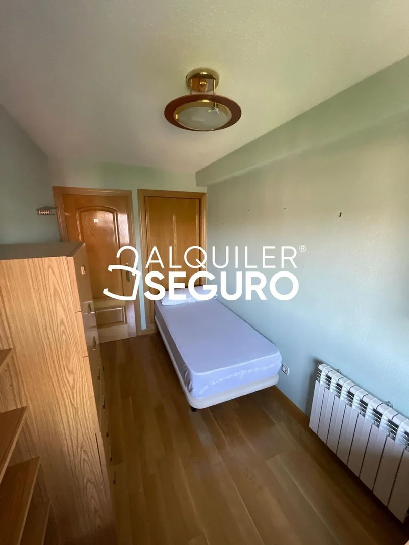 Piso en Calle de Eugenia de Montijo - Foto 15