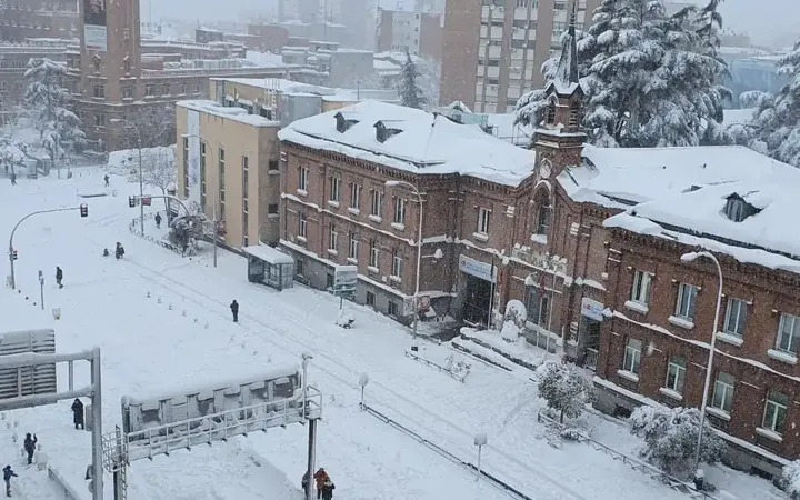 Piso en  Avenida de la Reina Victoria 19 - Foto 1