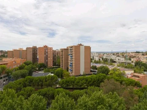 Piso en  Calle Isla Malaita 9 - Foto 2