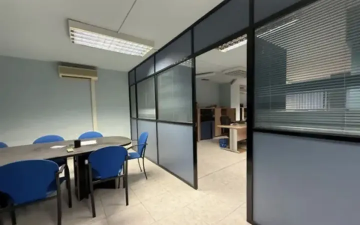 Local comercial en  Carrer del Tenor Masini 83 - Foto 4