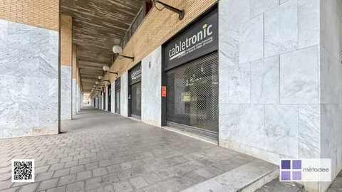 Local comercial en  Carrer de Salvador Espriu - Foto 2