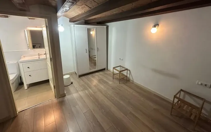 Local comercial en  Carrer de Sant Pere Mitjà 8 - Foto 4
