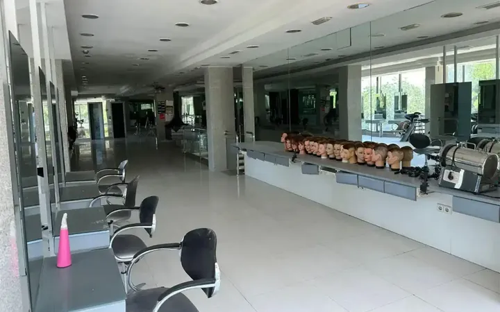 Local comercial en  Calle Fuente del Tiro 1 - Foto 1