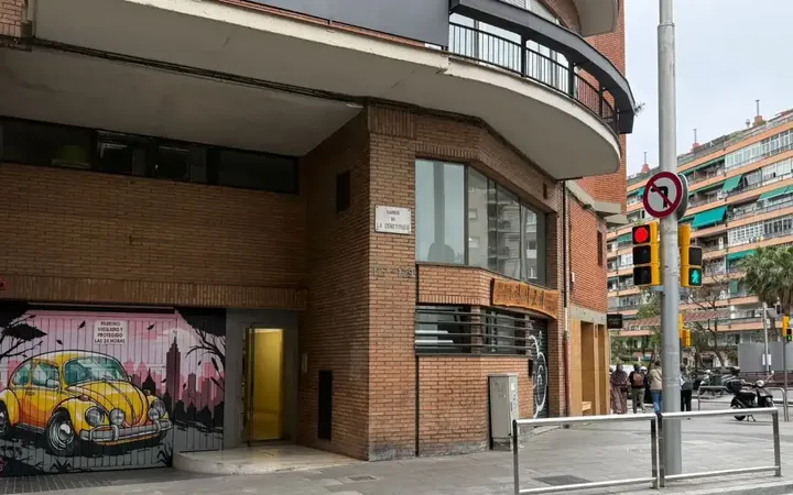 Garaje en  Carrer de la Constitució 127 - Foto 2