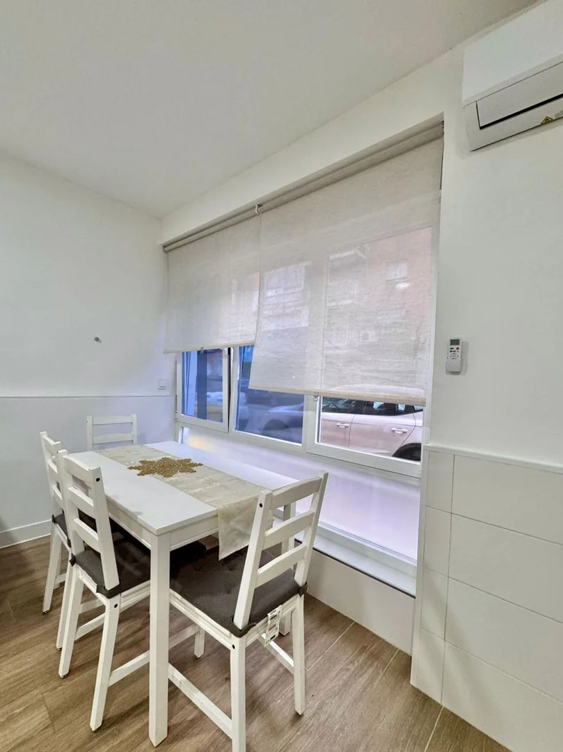 Estudio en Calle de Etruria, Canillejas - Foto 2