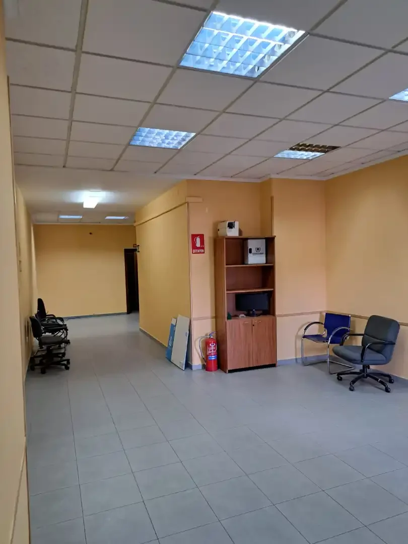 Local comercial en  Calle de León Felipe - Foto 2