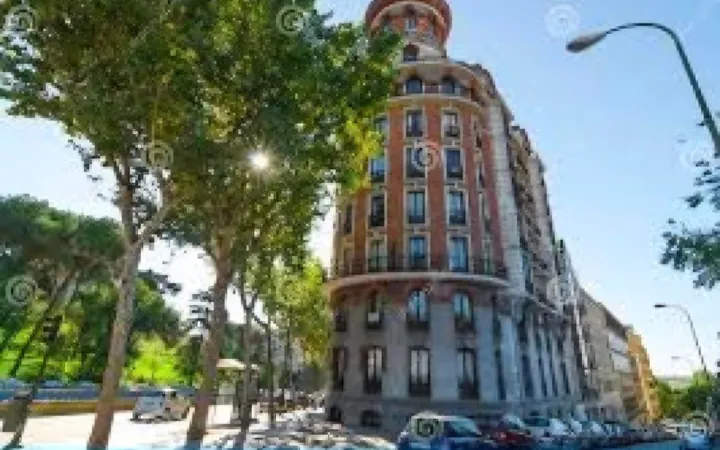 Piso en Calle de Alfonso XII, 58, Jerónimos - Foto 1