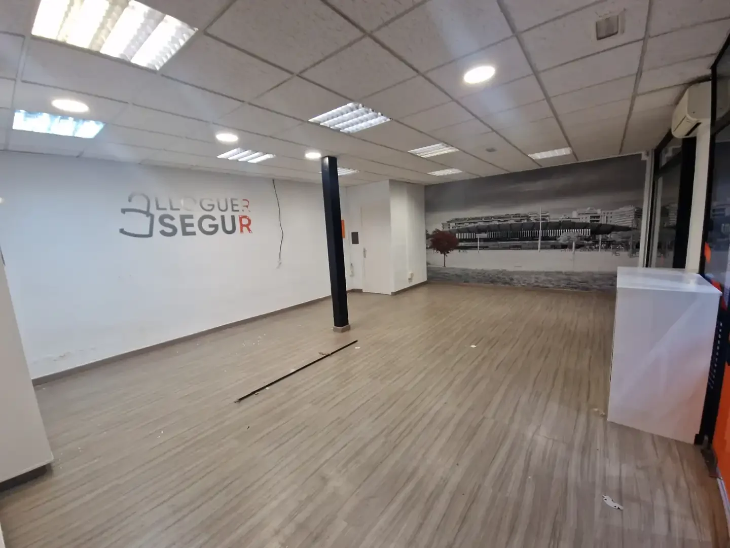 Local comercial en  Carrer de Felip II 158 - Foto 4